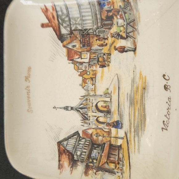 VINTAGE VICTORIA B.C. ENGLAND LANCASTER LTD & SANDLAND WARE SOUVENIR BUTTER DISH - Picture 2 of 11